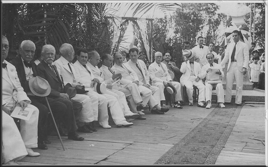 Invitados al acto en el Parque Feuillet.